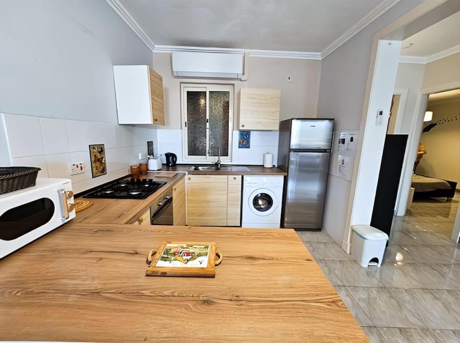 Waveside Apartment St. Paul's Bay Bagian luar foto